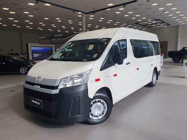 TOYOTA HIACE 2.8 D-4D TURBO DIESEL MINIBUS 15+1 DX AUTOMÁTICO