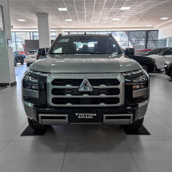 Mitsubishi TRITON 2.4 BITURBO DIESEL CD KATANA 4X4 AUTOMÁTICO 2026/2027