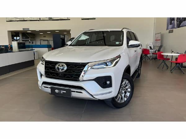 TOYOTA HILUX SW4 2.8 D-4D TURBO DIESEL SRX 4X4 AUTOMÁTICO