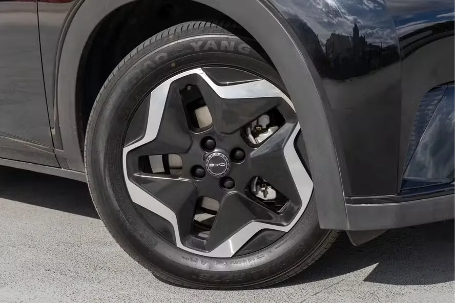 Desgaste de pneu é maior em carros elétricos e híbridos?
