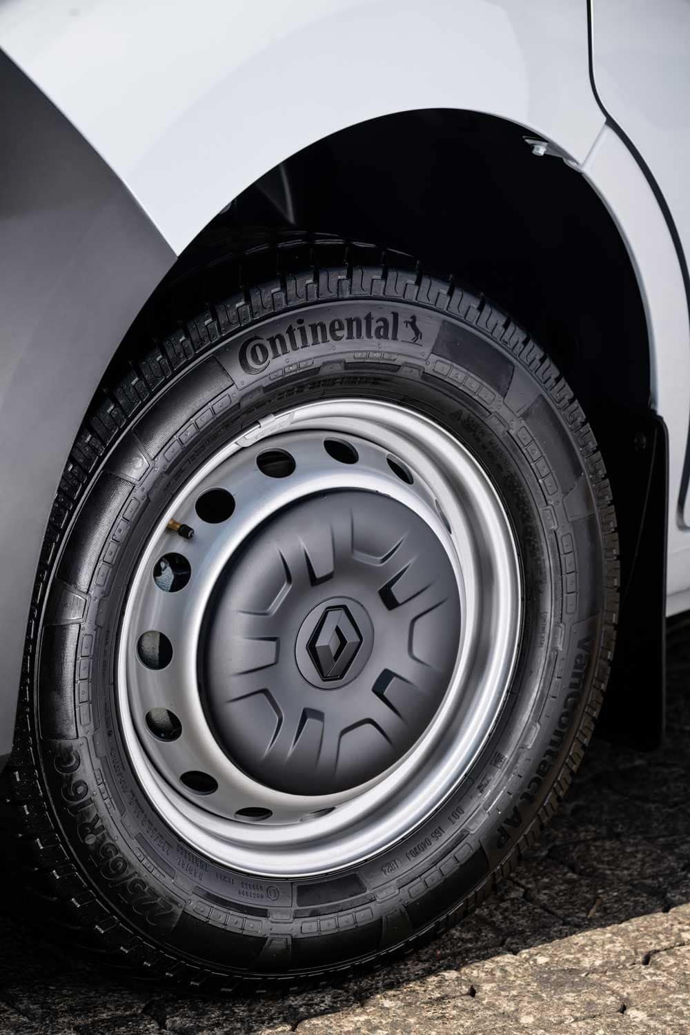 Pneus Continental equipa de série a Renault Master