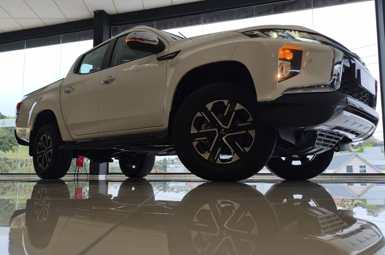 Mitsubishi L200 TRITON SPORT HPE-S 2.4 DIESEL 4X4 AUT 2024