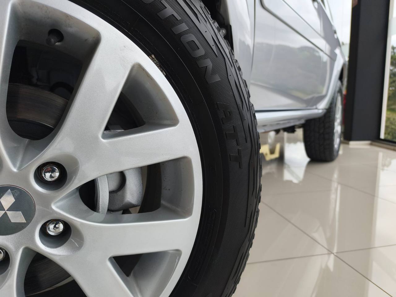 Mitsubishi PAJERO TR4 MANUAL 4X4 2012