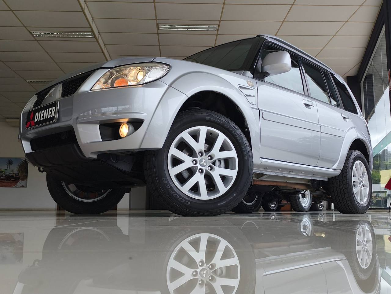 Mitsubishi PAJERO TR4 MANUAL 4X4 2012