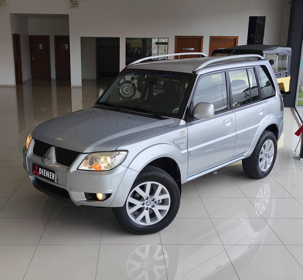 Mitsubishi PAJERO TR4 MANUAL 4X4 2012