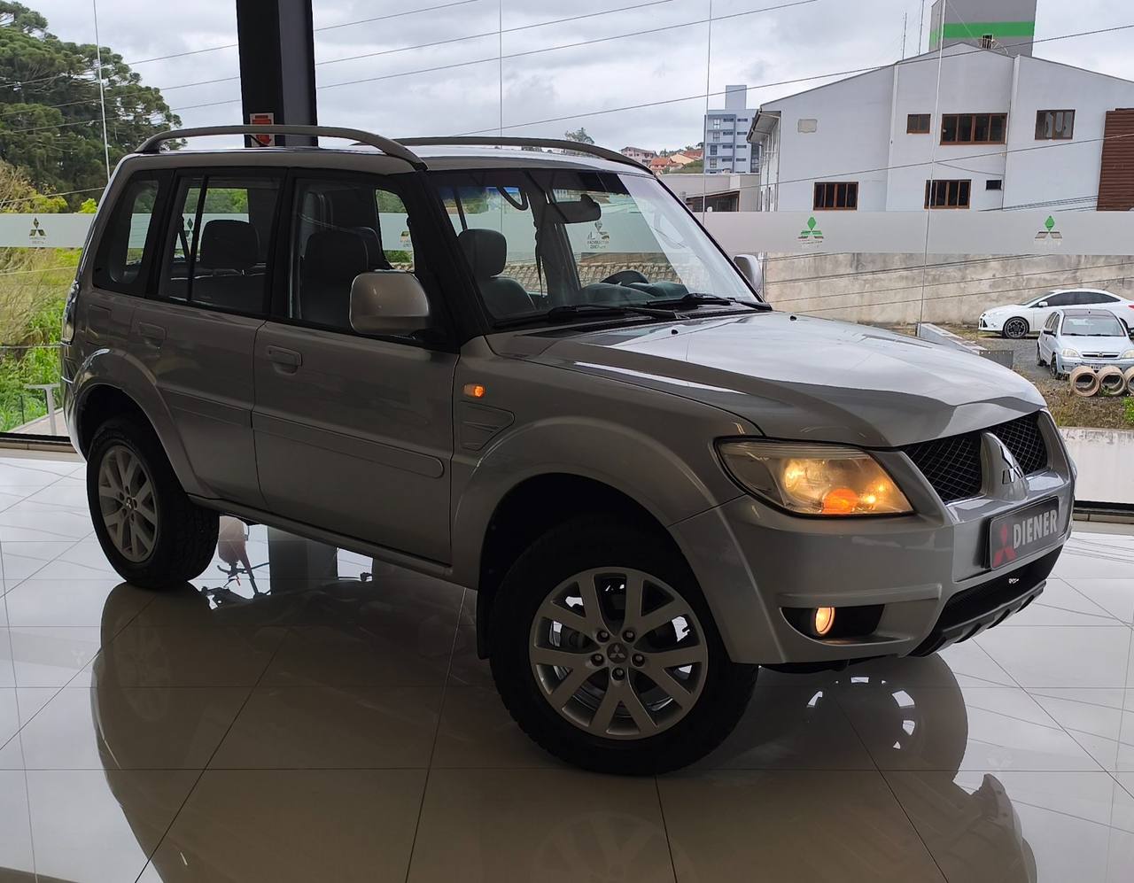 Mitsubishi PAJERO TR4 MANUAL 4X4 2012