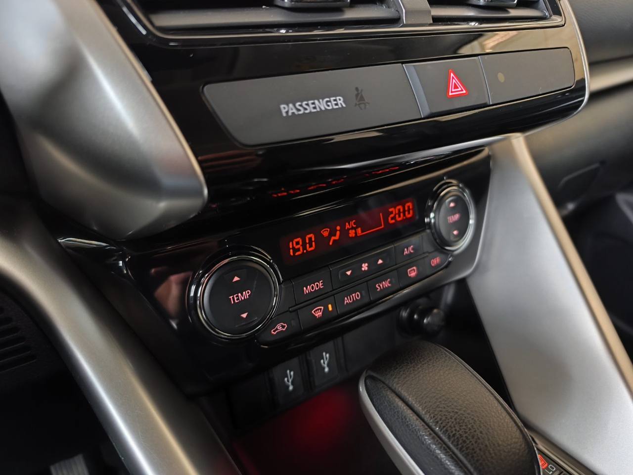 Mitsubishi ECLIPSE CROSS HPE 2025
