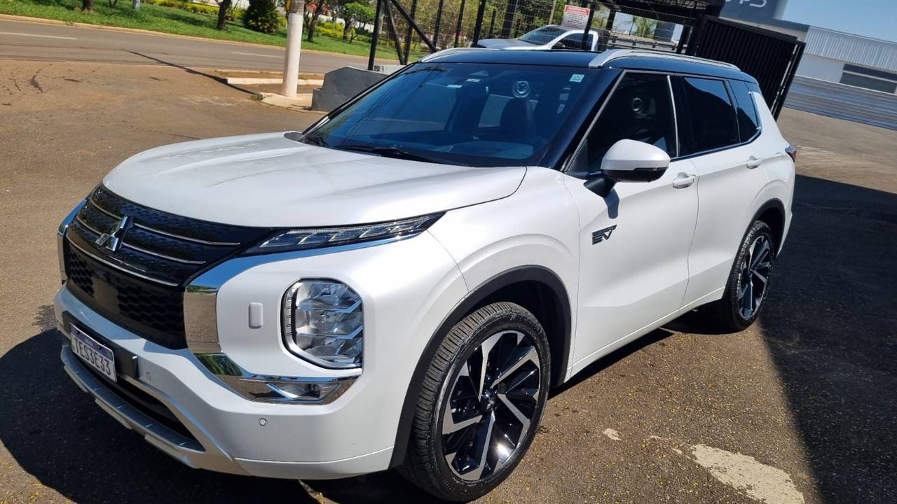Mitsubishi OUTLANDER SIGNATURE PHEV