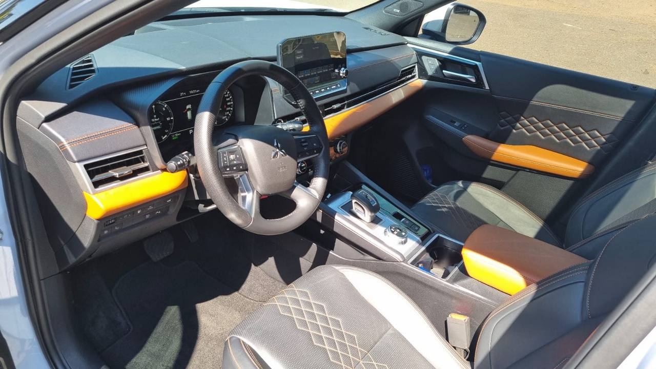 Mitsubishi OUTLANDER SIGNATURE PHEV