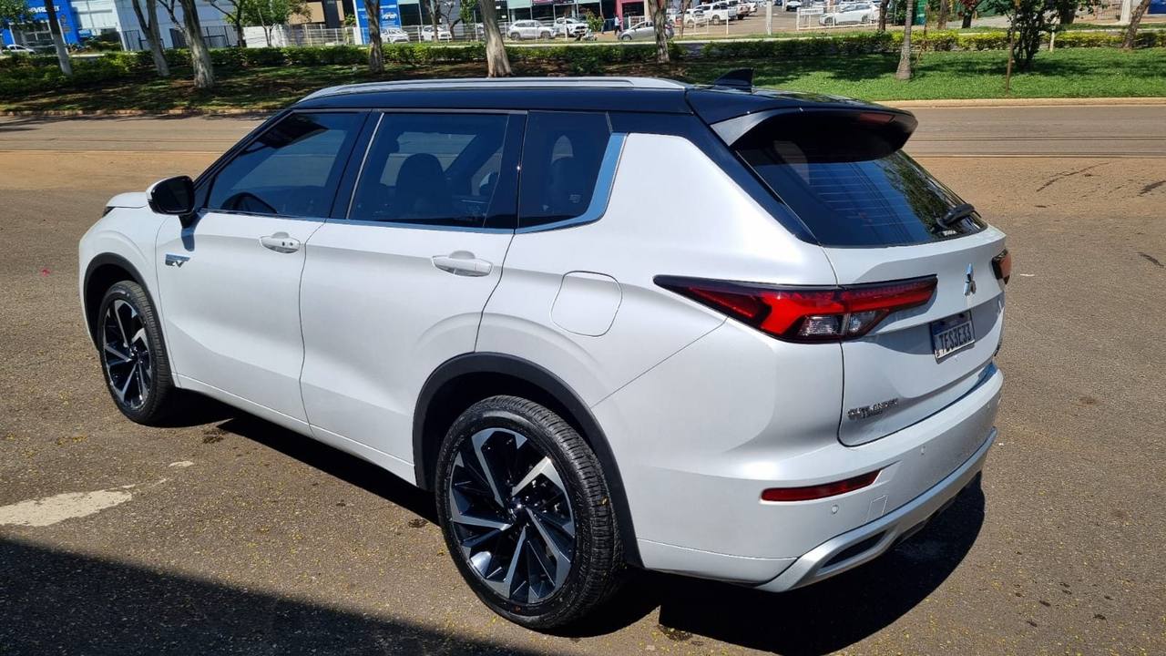 Mitsubishi OUTLANDER SIGNATURE PHEV