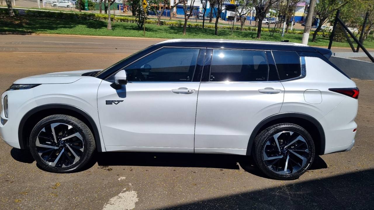 Mitsubishi OUTLANDER SIGNATURE PHEV