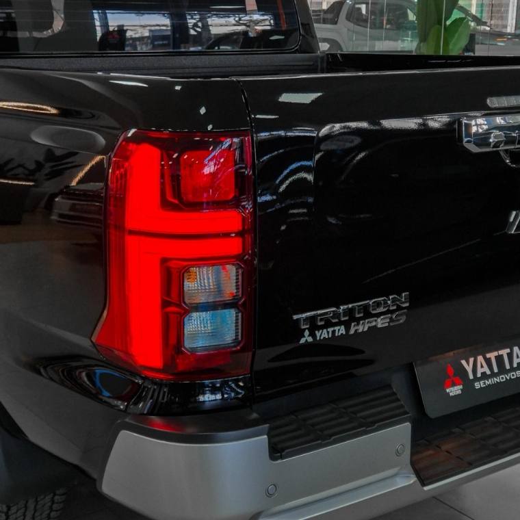 Mitsubishi TRITON 2.4 BITURBO DIESEL CD HPE-S 4X4 AUTOMÁTICO 2025/2026