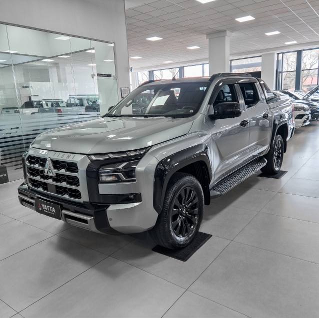 Mitsubishi TRITON 2.4 BITURBO DIESEL CD KATANA 4X4 AUTOMÁTICO 2025/2026