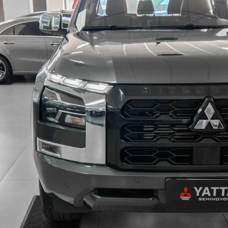 Mitsubishi TRITON 2.4 BITURBO DIESEL CD HPE-S 4X4 AUTOMÁTICO 2025/2026
