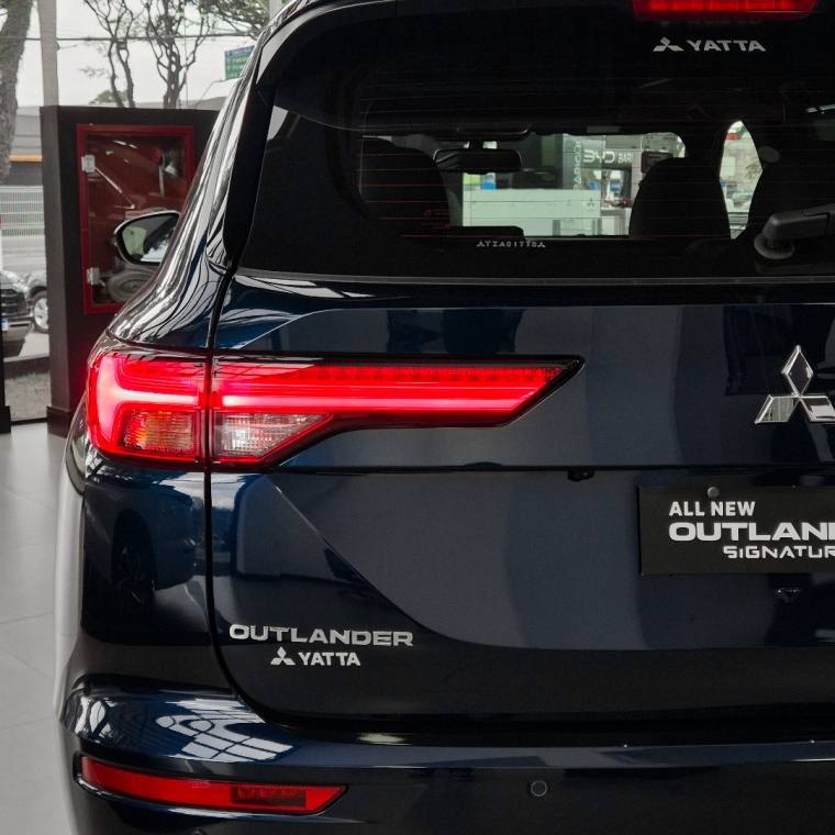 Mitsubishi OUTLANDER 2.4 PHEV SIGNATURE S-AWC DHT 2025/2026