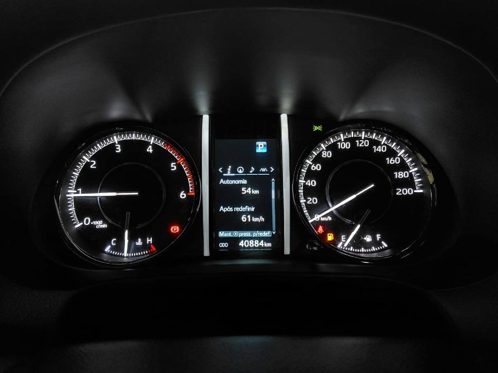 TOYOTA HILUX SW4 2.8 D-4D TURBO DIESEL DIAMOND 7L 4X4 AUTOMÁTICO