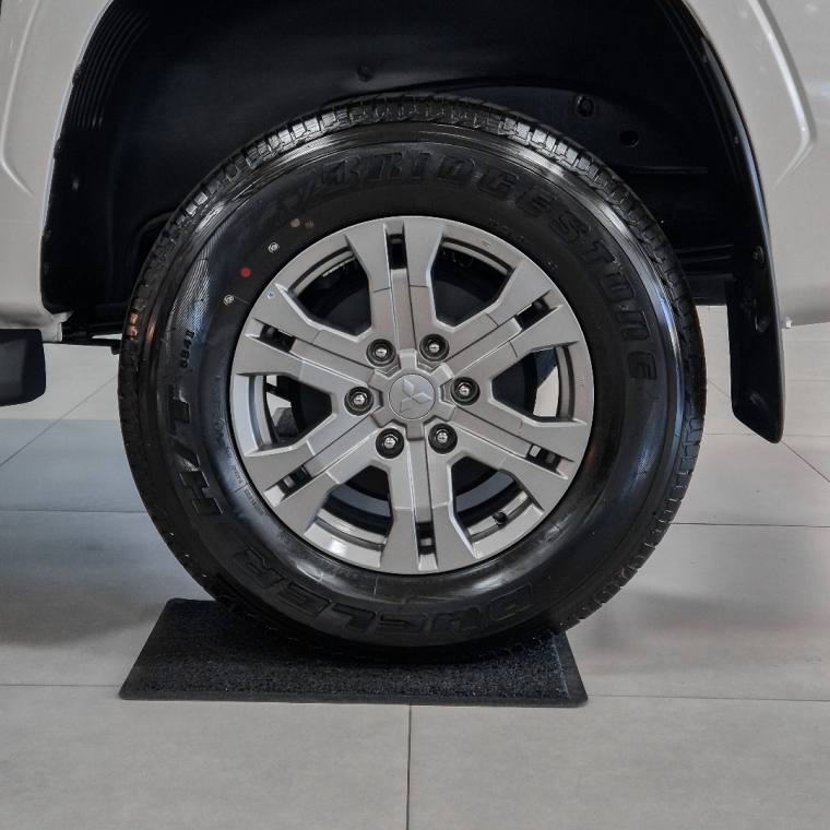 Mitsubishi TRITON 2.4 BITURBO DIESEL CD GLS 4X4 AUTOMÁTICO 2026/2027