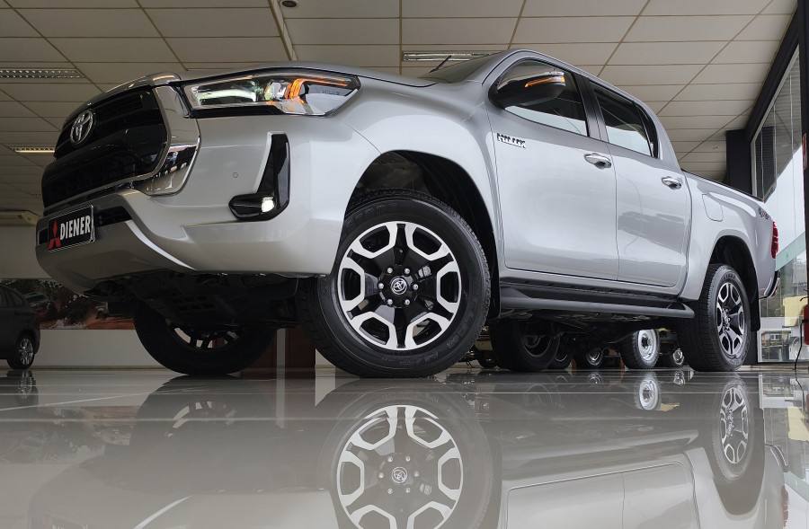 Toyota HILUX CD SRV 2.0 4X4 DIESEL AUT 2025