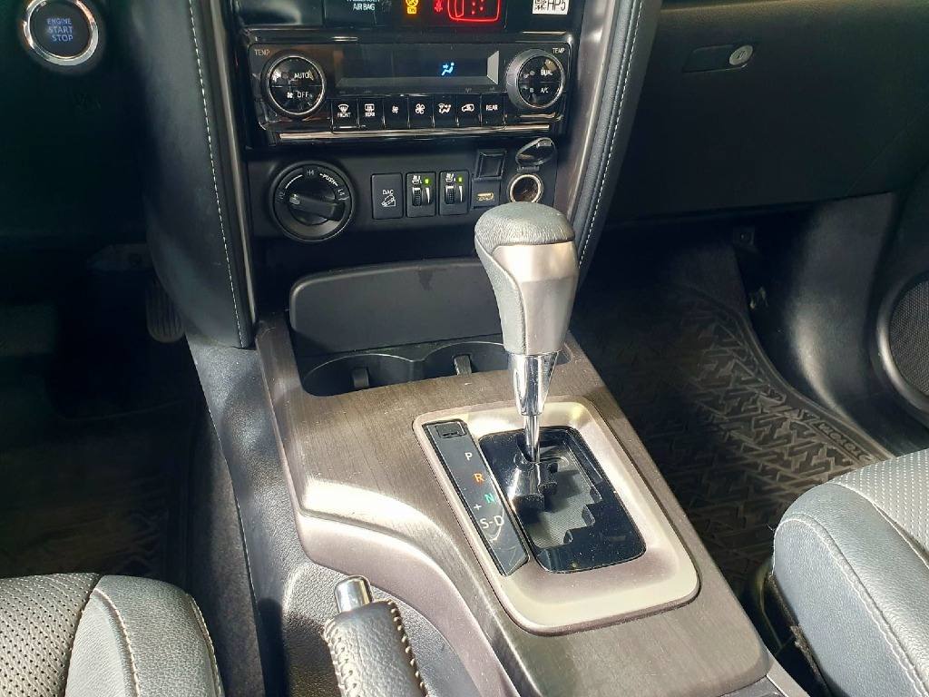 TOYOTA HILUX SW4 2.8 D-4D TURBO DIESEL SRX 4X4 AUTOMÁTICO