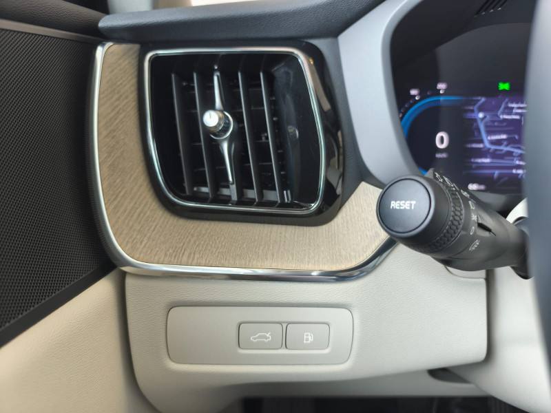 VOLVO XC 60 T8 PLUS HÍBRIDO 2024