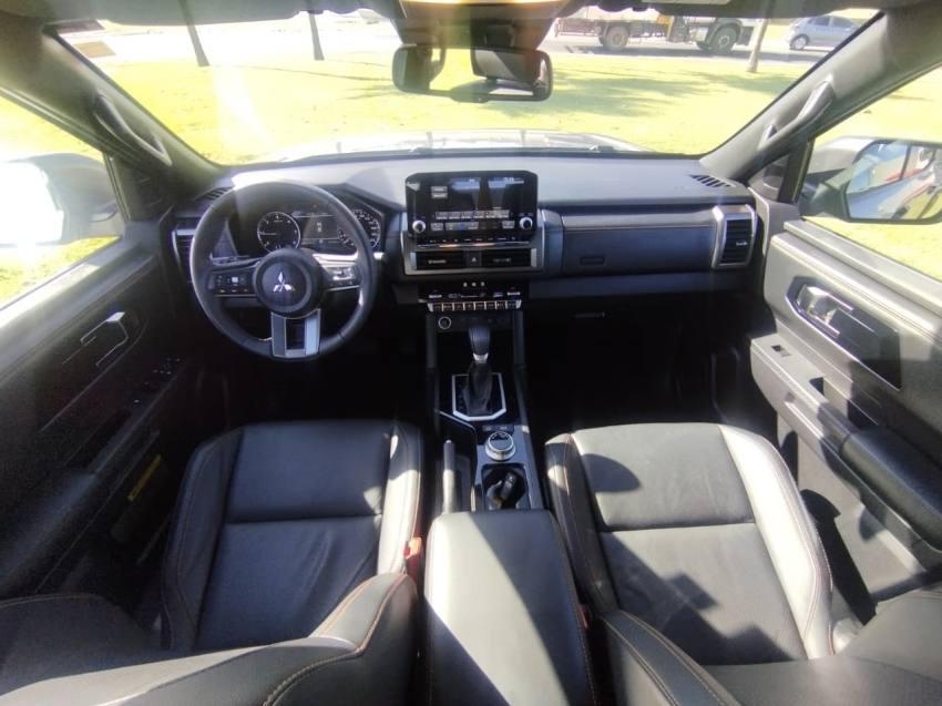 Mitsubishi TRITON 2.4 BITURBO DIESEL CD KATANA 4X4 AUTOMÁTICO