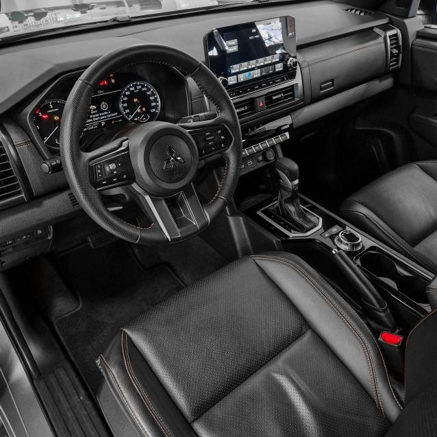 Mitsubishi TRITON 2.4 BITURBO DIESEL CD KATANA 4X4 AUTOMÁTICO 2025/2026
