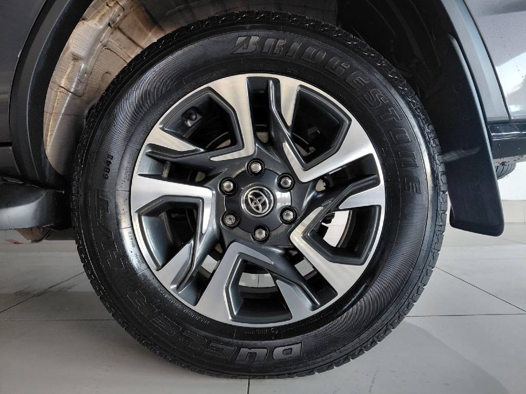 TOYOTA HILUX SW4 2.8 D-4D TURBO DIESEL SRX PLATINUM 4X4 AUTOMÁTICO