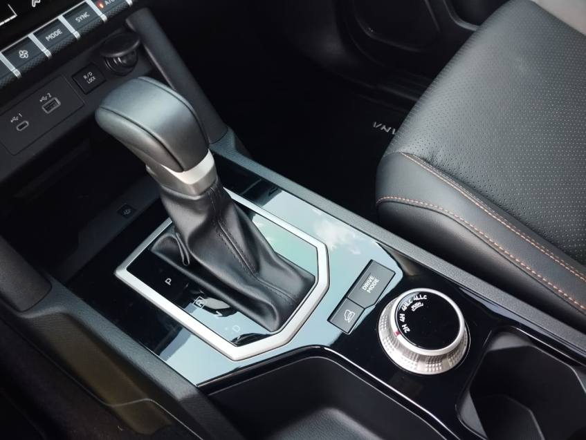 Mitsubishi TRITON 2.4 BITURBO DIESEL CD KATANA 4X4 AUTOMÁTICO