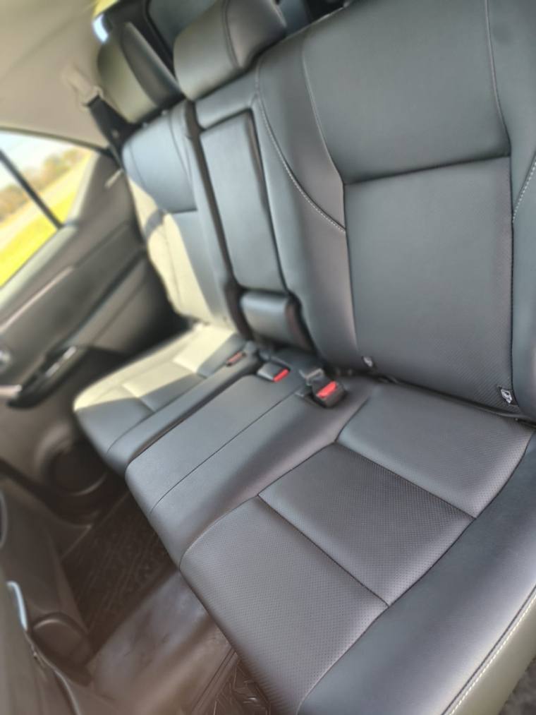 Toyota HILUX SW4 2.8 D-4D TURBO DIESEL SRX PLATINUM 7L 4X4 AUTOMÁTICO