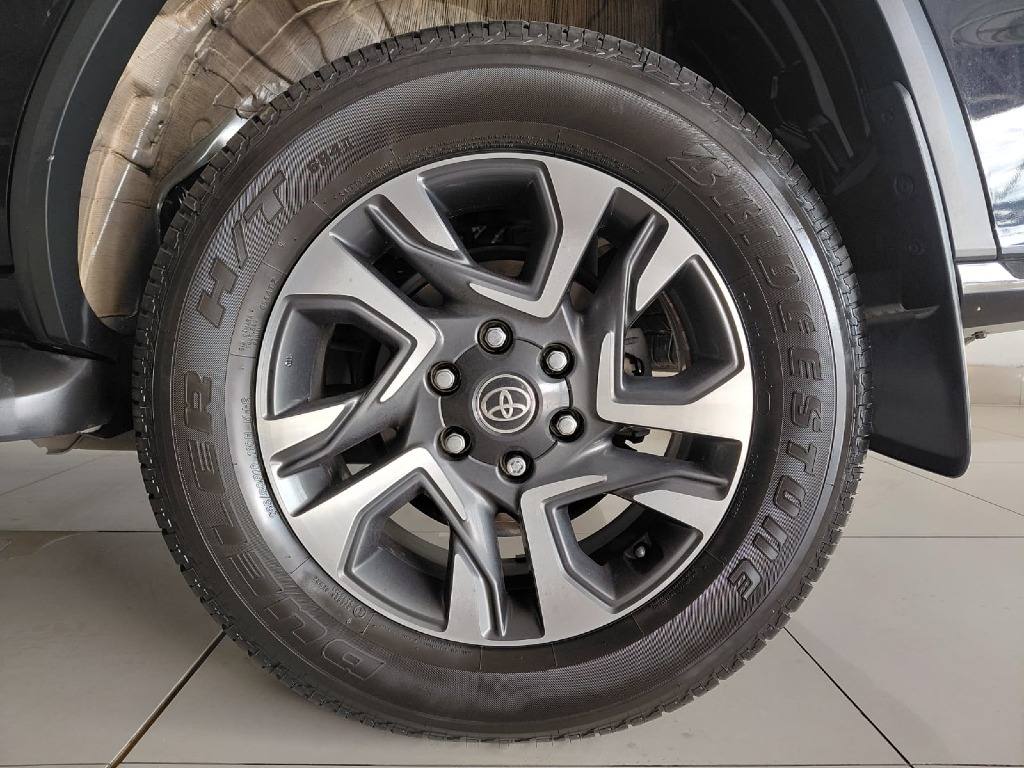 TOYOTA HILUX SW4 2.8 D-4D TURBO DIESEL DIAMOND 7L 4X4 AUTOMÁTICO