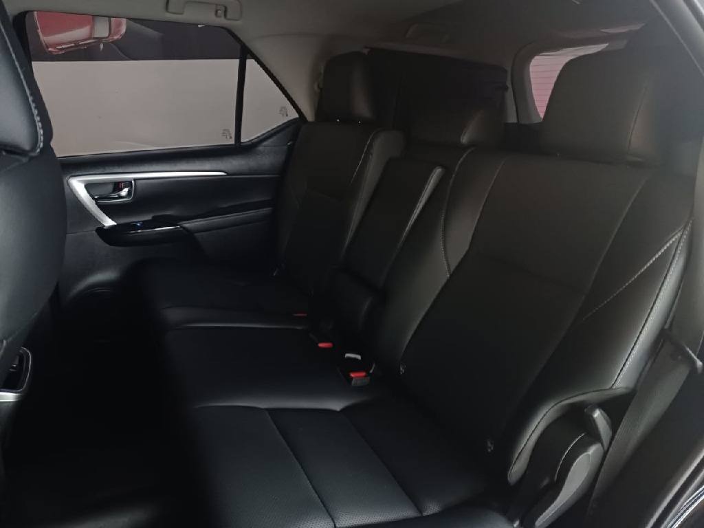 TOYOTA HILUX SW4 2.8 D-4D TURBO DIESEL SRX 7L 4X4 AUTOMÁTICO