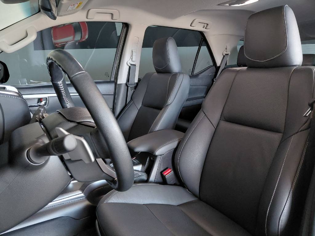 TOYOTA HILUX SW4 2.8 D-4D TURBO DIESEL SRX PLATINUM 4X4 AUTOMÁTICO