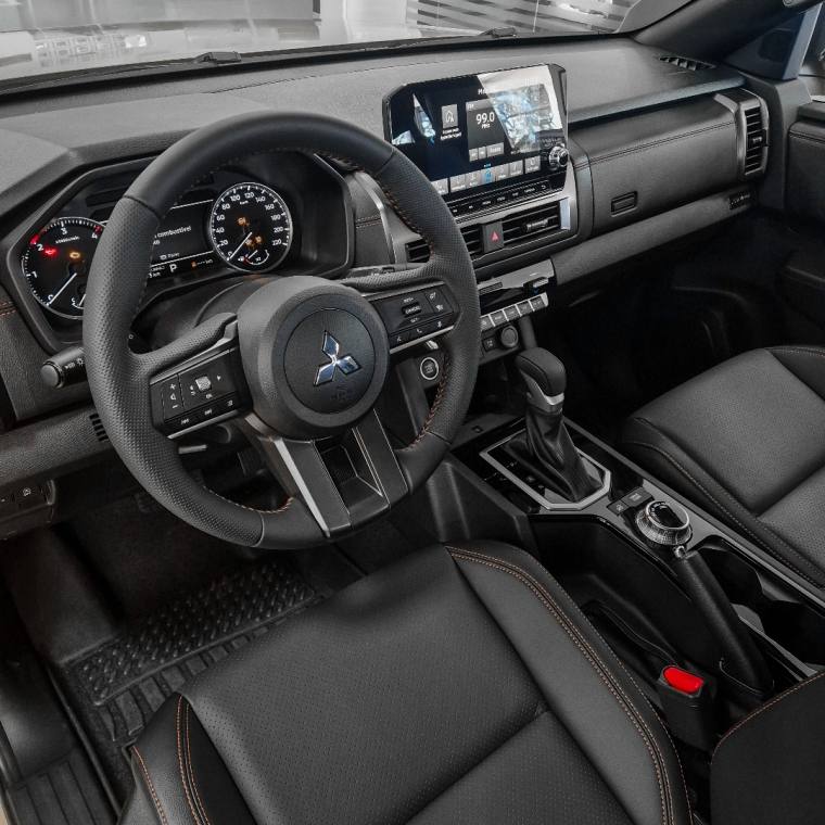 Mitsubishi TRITON 2.4 BITURBO DIESEL CD SAVANA 4X4 AUTOMÁTICO 2026/2026