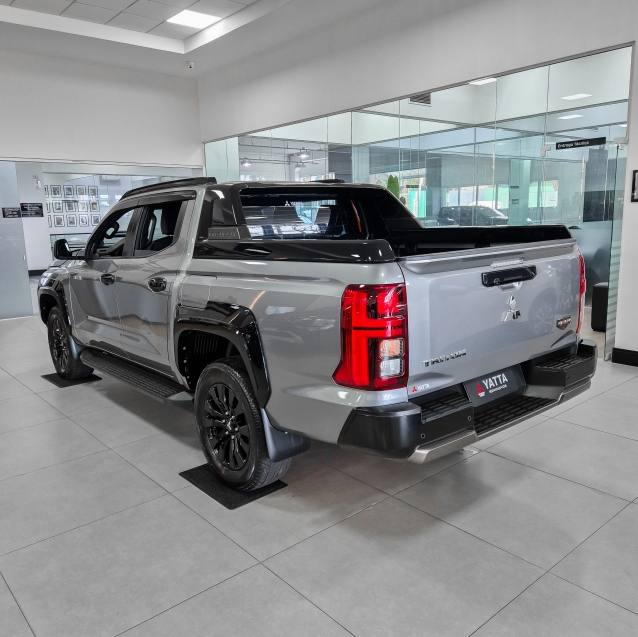 Mitsubishi TRITON 2.4 BITURBO DIESEL CD KATANA 4X4 AUTOMÁTICO 2025/2026