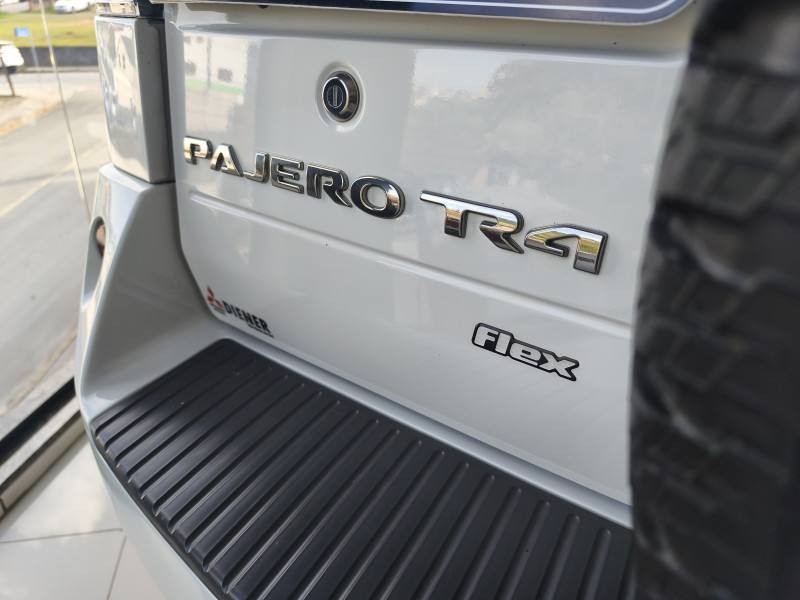 Mitsubishi PAJERO TR4 2.0 4X4 AUT 2013