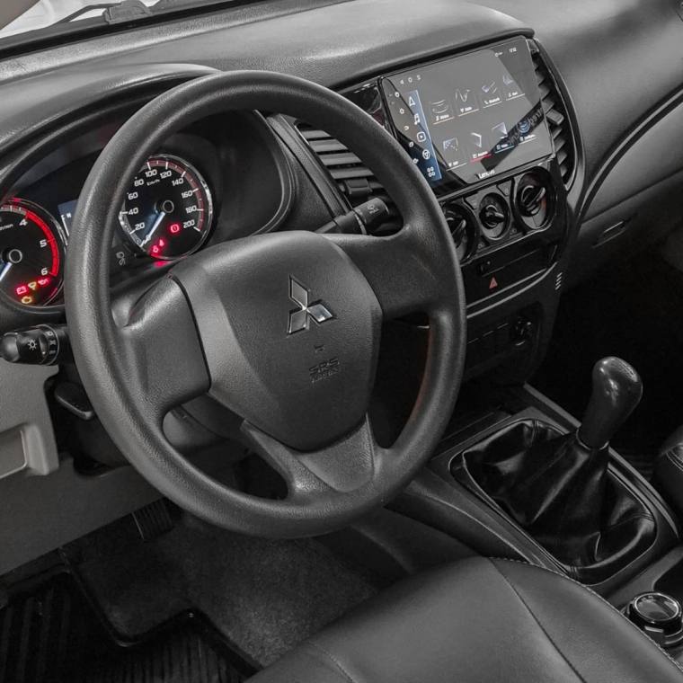 Mitsubishi L200 TRITON 2.4 16V TURBO DIESEL OUTDOOR GLX CD 4X4 MANUAL 2023/2024