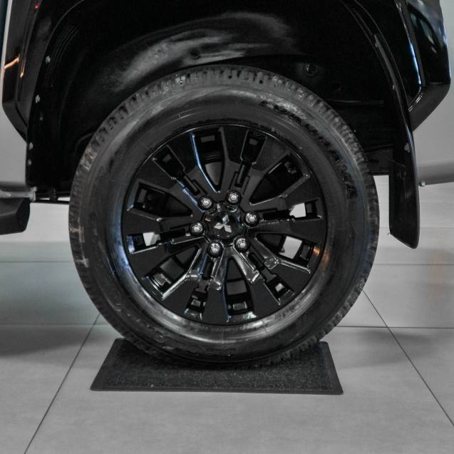 Mitsubishi TRITON 2.4 BITURBO DIESEL CD KATANA 4X4 AUTOMÁTICO 2025/2026