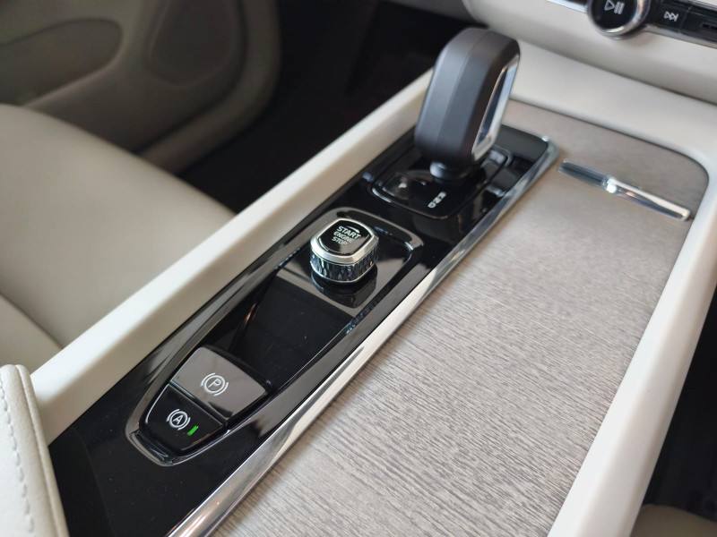 VOLVO XC 60 T8 PLUS HÍBRIDO 2024