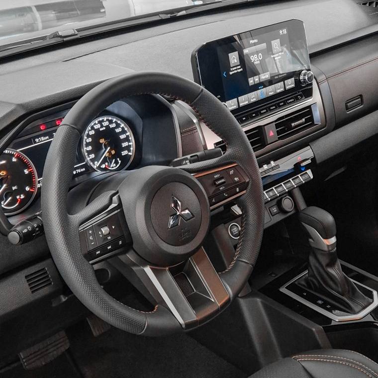 Mitsubishi TRITON 2.4 BITURBO DIESEL CD KATANA 4X4 AUTOMÁTICO 2026/2027