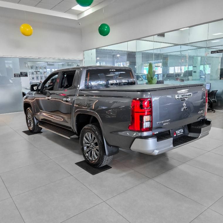 Mitsubishi TRITON 2.4 BITURBO DIESEL CD HPE-S 4X4 AUTOMÁTICO 2025/2026
