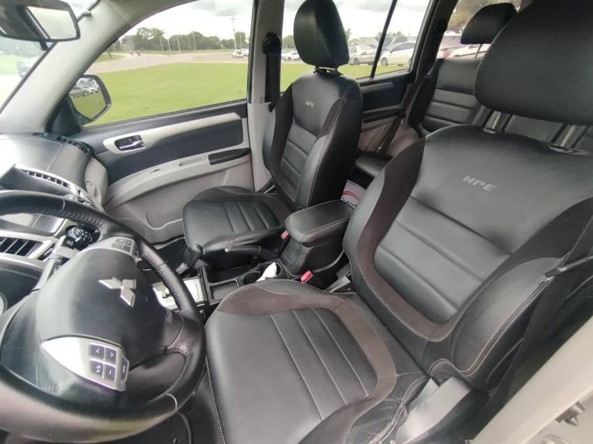 Mitsubishi PAJERO 3.2 HPE 4X4 7 LUGARES 16V TURBO INTERCOOLER DIESEL 4P AUTOMÁTICO