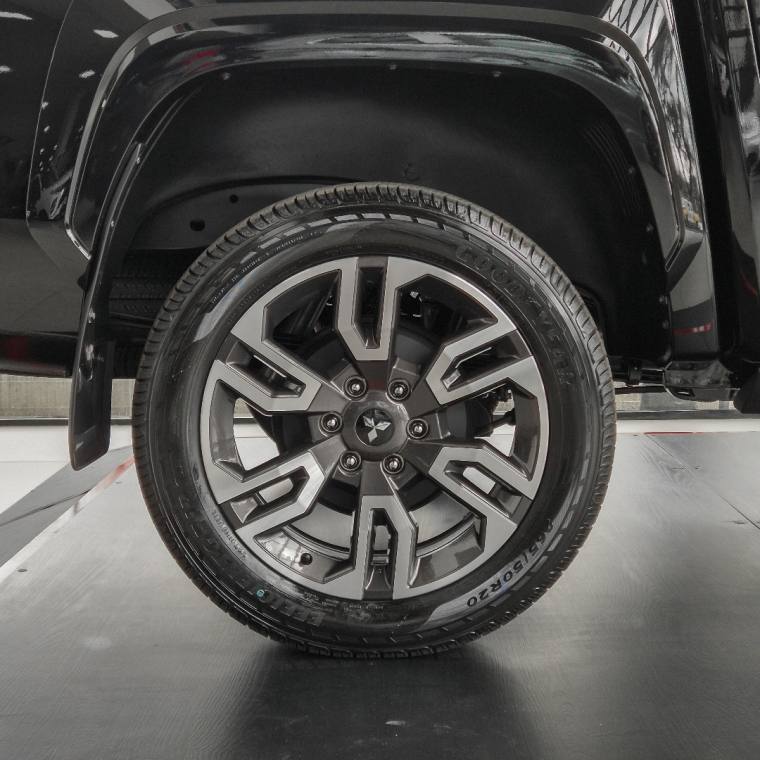 Mitsubishi TRITON 2.4 BITURBO DIESEL CD TERRA 4X4 AUTOMÁTICO 2026/2027