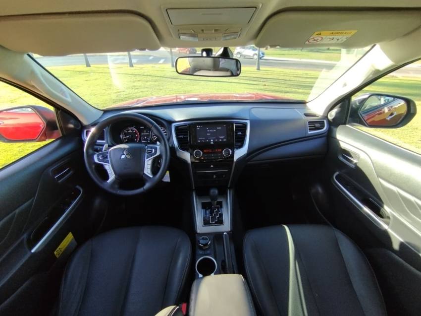 Mitsubishi L200 TRITON 2.4 16V TURBO DIESEL SPORT HPE CD 4P 4X4 AUTOMÁTICO