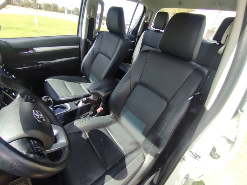 Toyota HILUX 2.8 D-4D TURBO DIESEL CD SRX 4X4 AUTOMÁTICO