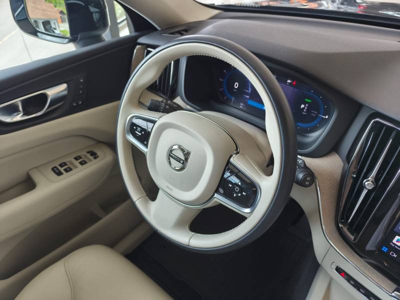 VOLVO XC 60 T8 PLUS HÍBRIDO 2024