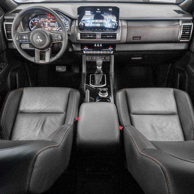 Mitsubishi TRITON 2.4 BITURBO DIESEL CD KATANA 4X4 AUTOMÁTICO 2025/2026