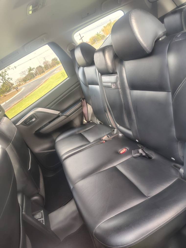 Mitsubishi PAJERO SPORT 2.4 16V MIVEC TURBO DIESEL HPE-S AWD AUTOMÁTICO