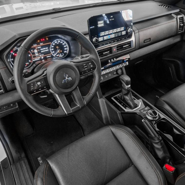 Mitsubishi TRITON 2.4 BITURBO DIESEL CD KATANA 4X4 AUTOMÁTICO 2025/2026