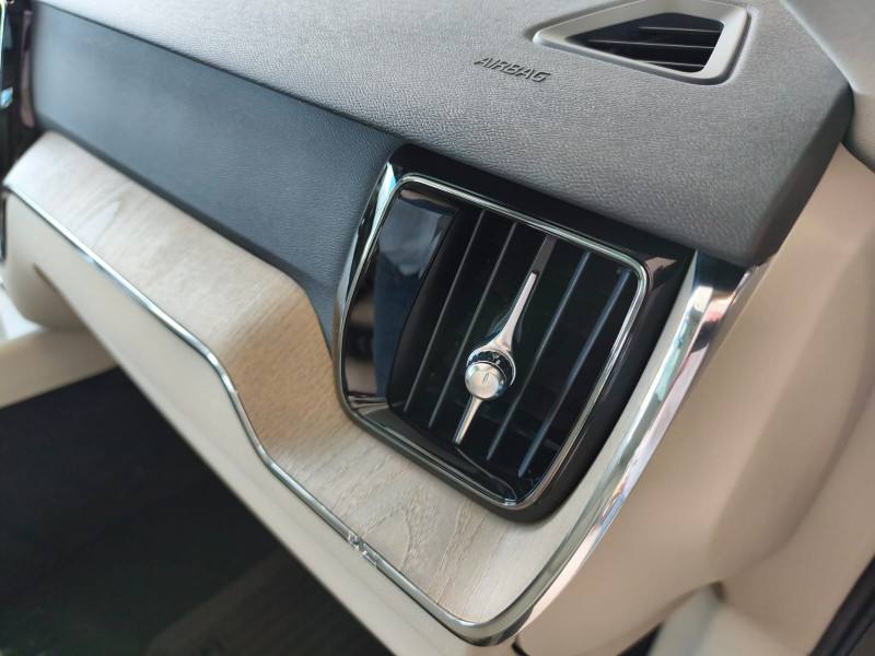 VOLVO XC 60 T8 PLUS HÍBRIDO 2024