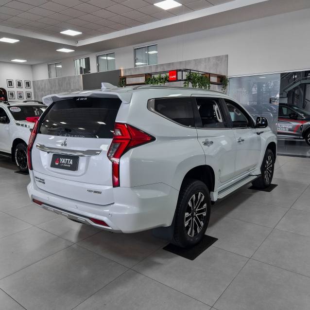 Mitsubishi PAJERO SPORT 2.4 16V MIVEC TURBO DIESEL HPE-S AWD AUTOMÁTICO 2023/2024